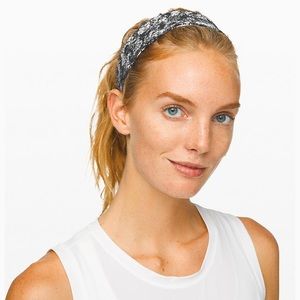 Lululemon Fly Away Tamer Headband II
